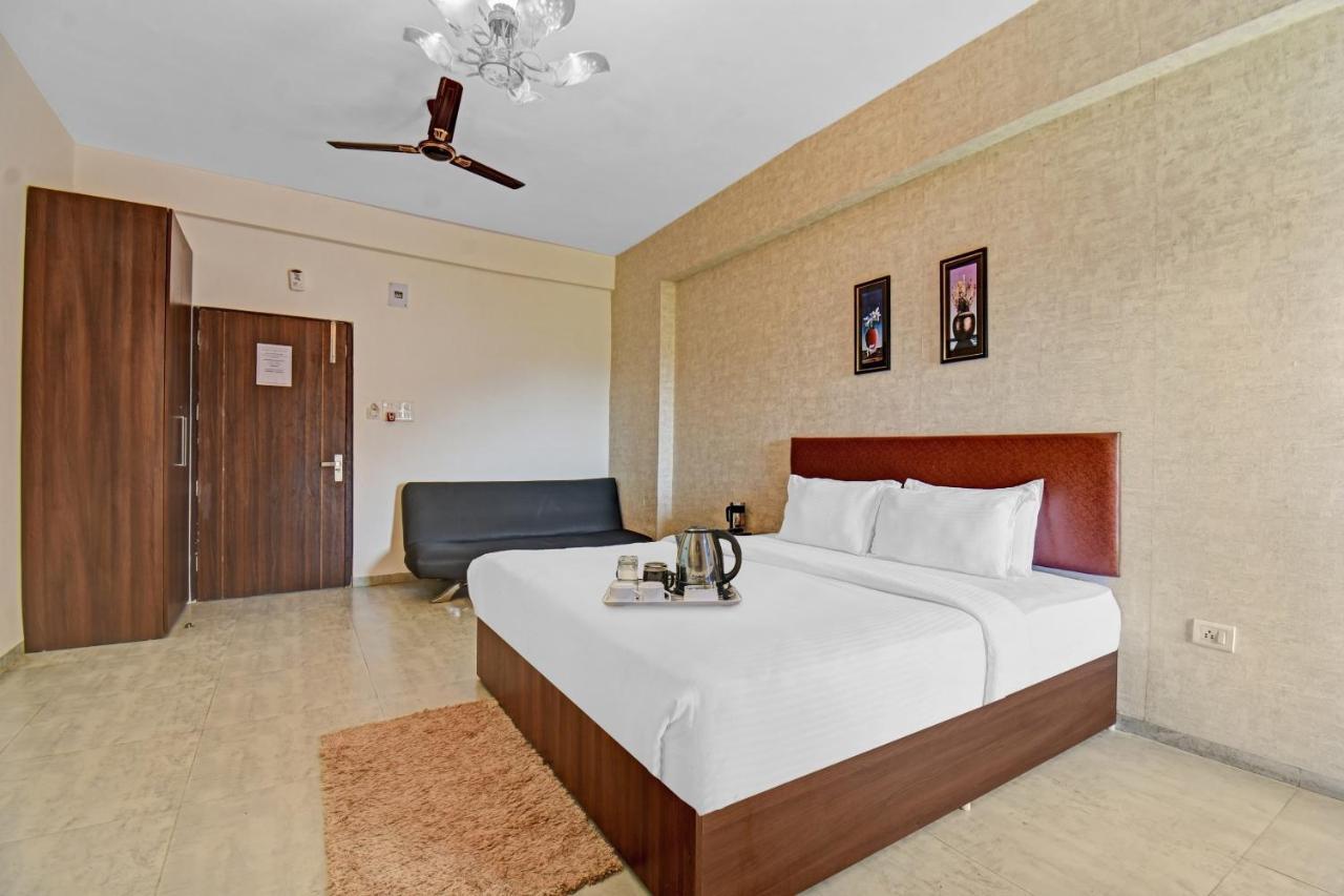 Townhouse Classio Suites Shirdi Bagian luar foto
