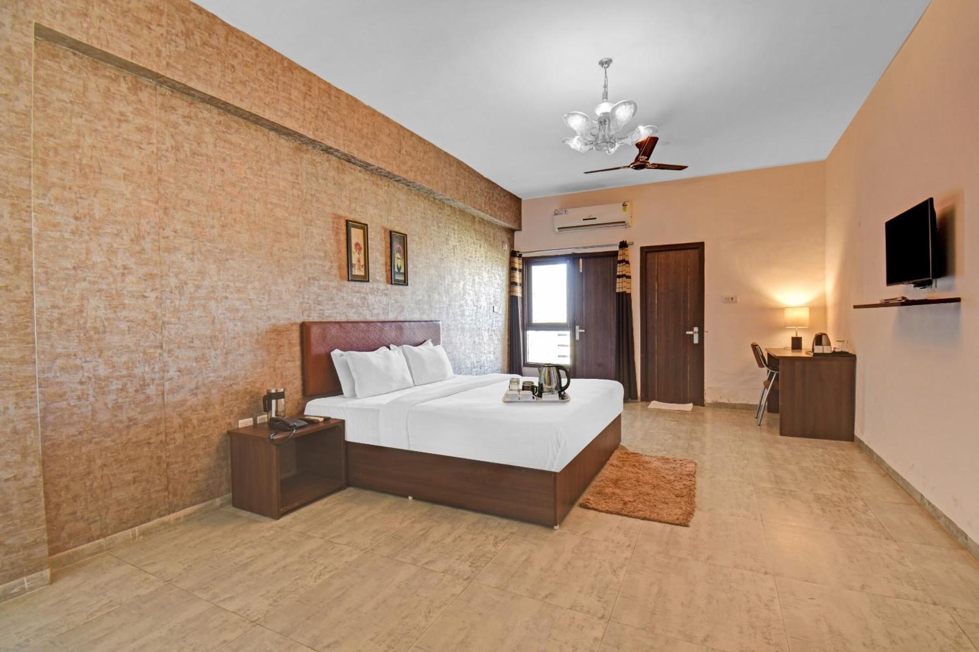 Townhouse Classio Suites Shirdi Bagian luar foto