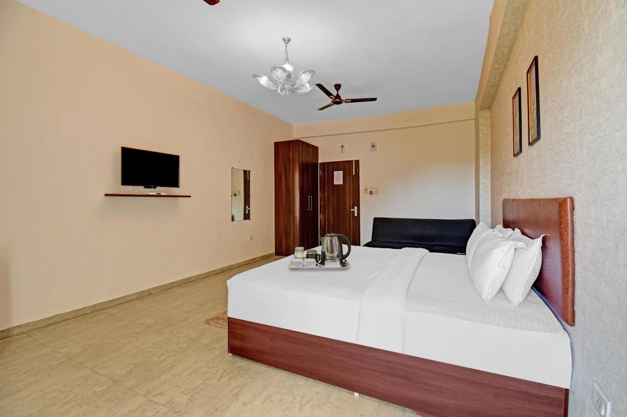 Townhouse Classio Suites Shirdi Bagian luar foto