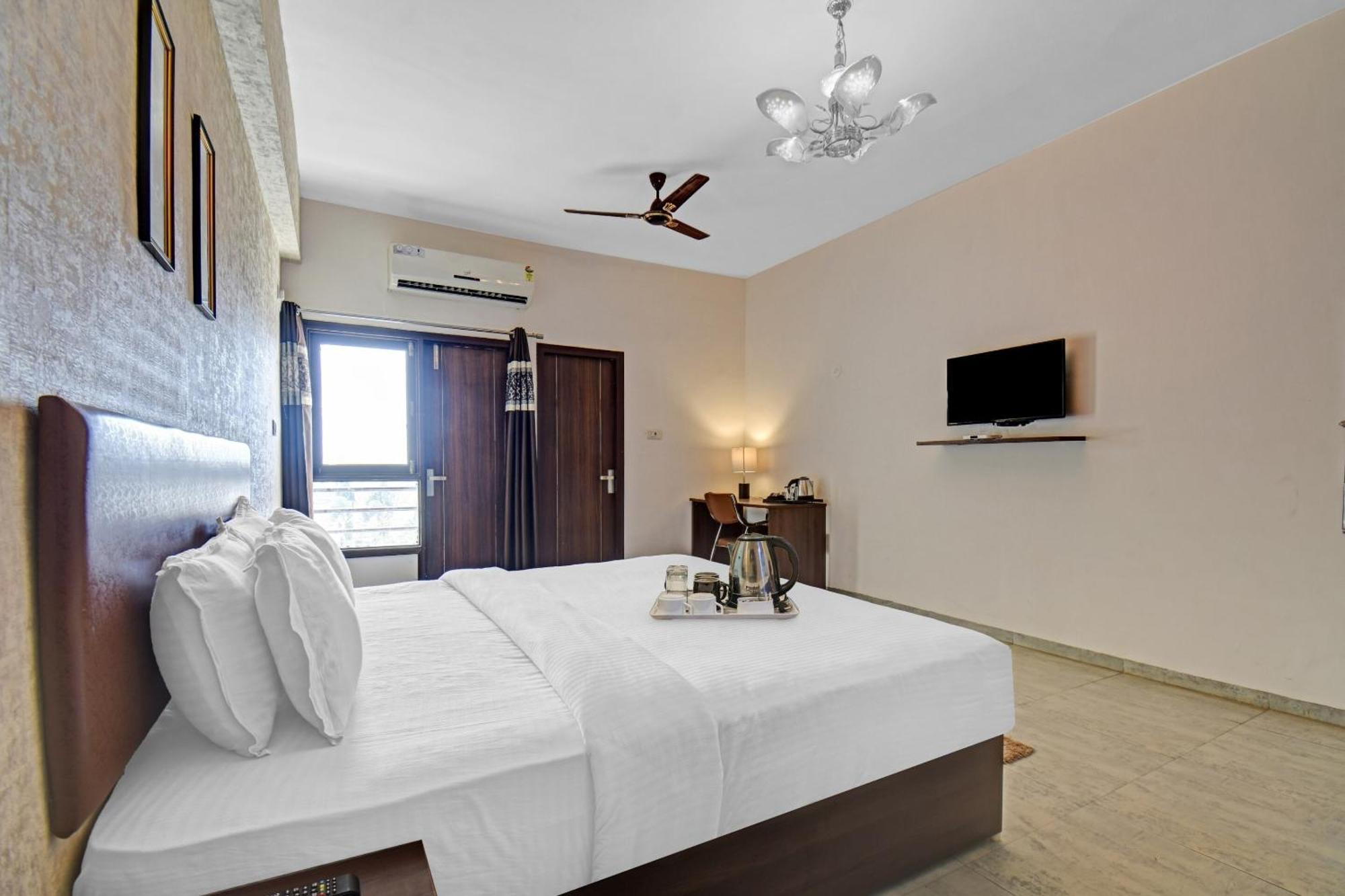 Townhouse Classio Suites Shirdi Bagian luar foto