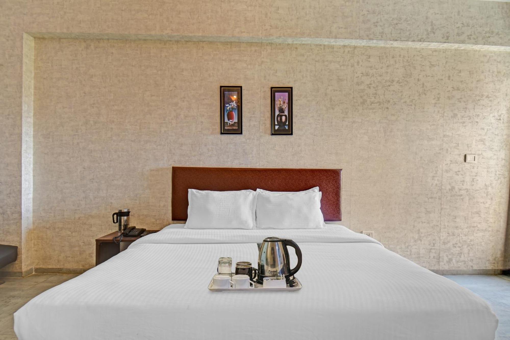 Townhouse Classio Suites Shirdi Bagian luar foto