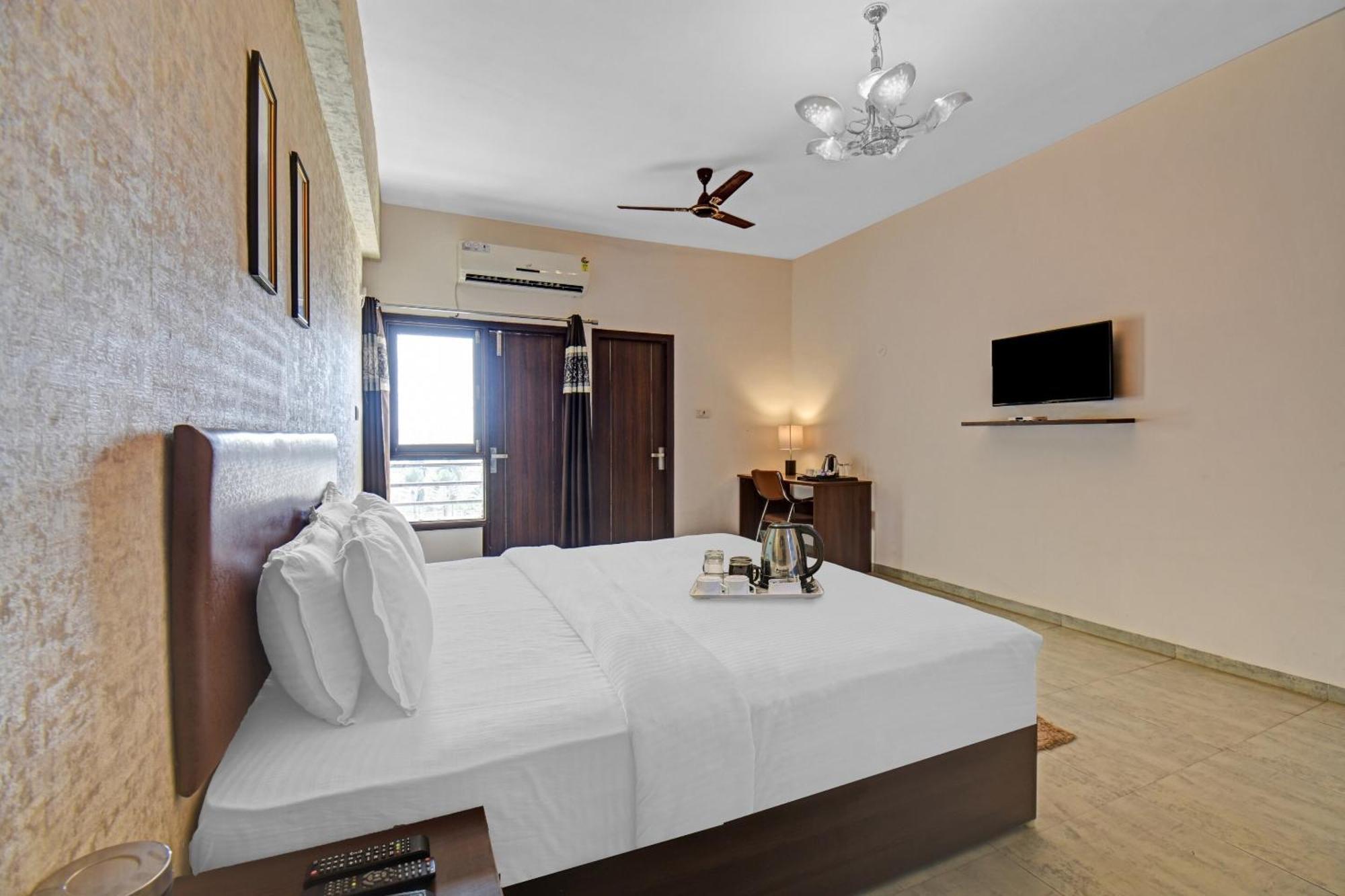 Townhouse Classio Suites Shirdi Bagian luar foto