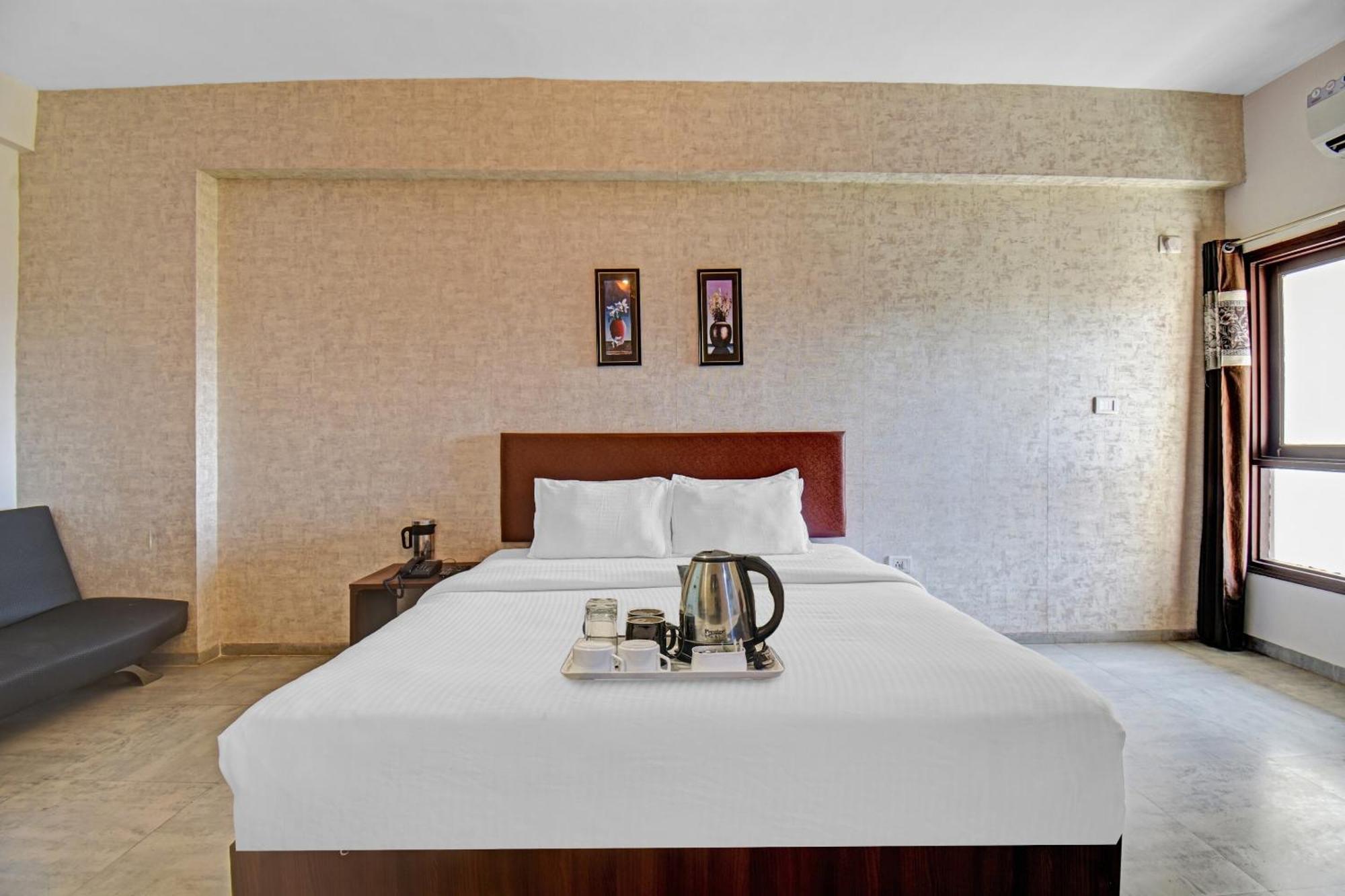 Townhouse Classio Suites Shirdi Bagian luar foto
