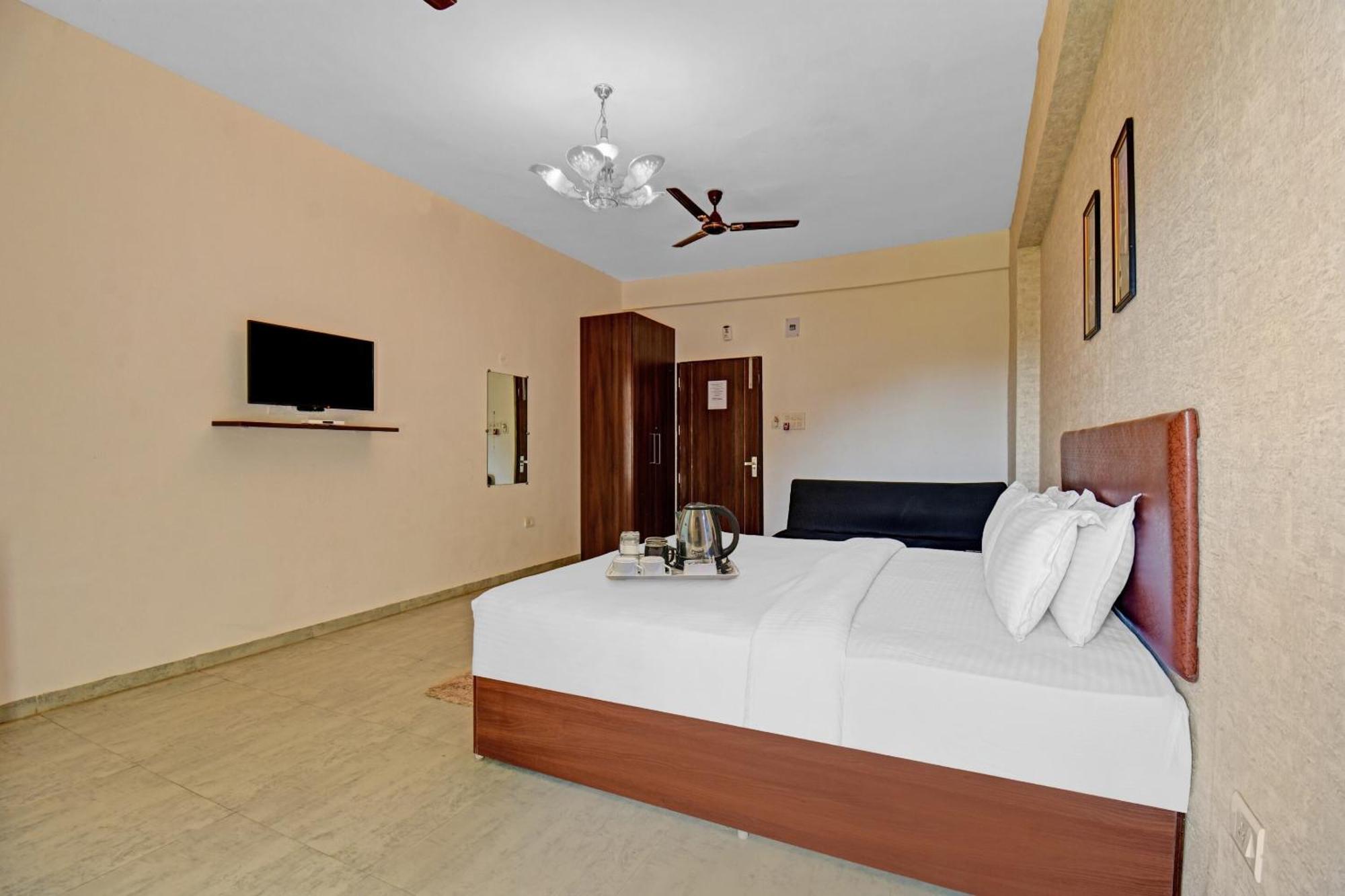 Townhouse Classio Suites Shirdi Bagian luar foto