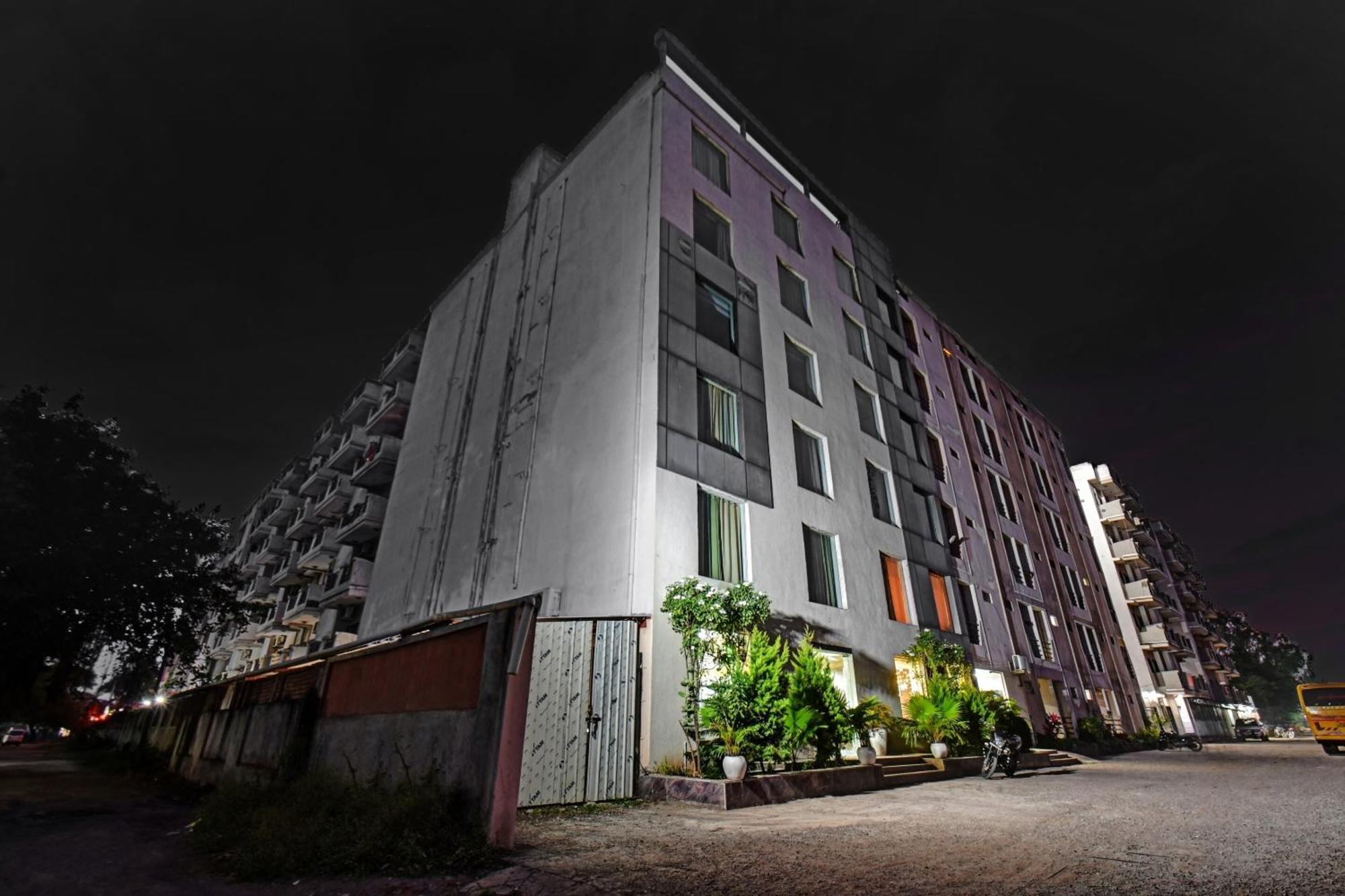 Townhouse Classio Suites Shirdi Bagian luar foto
