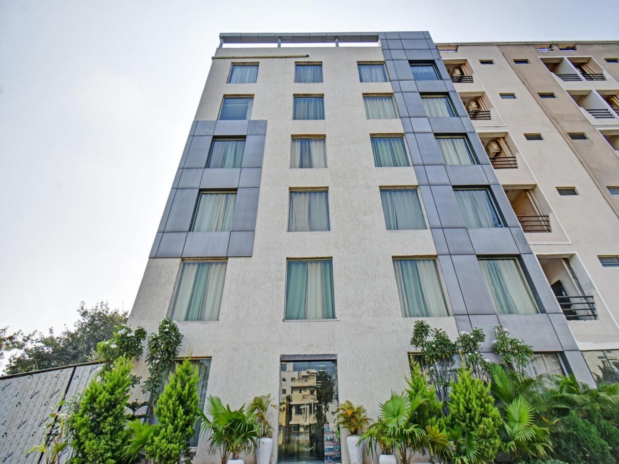 Townhouse Classio Suites Shirdi Bagian luar foto