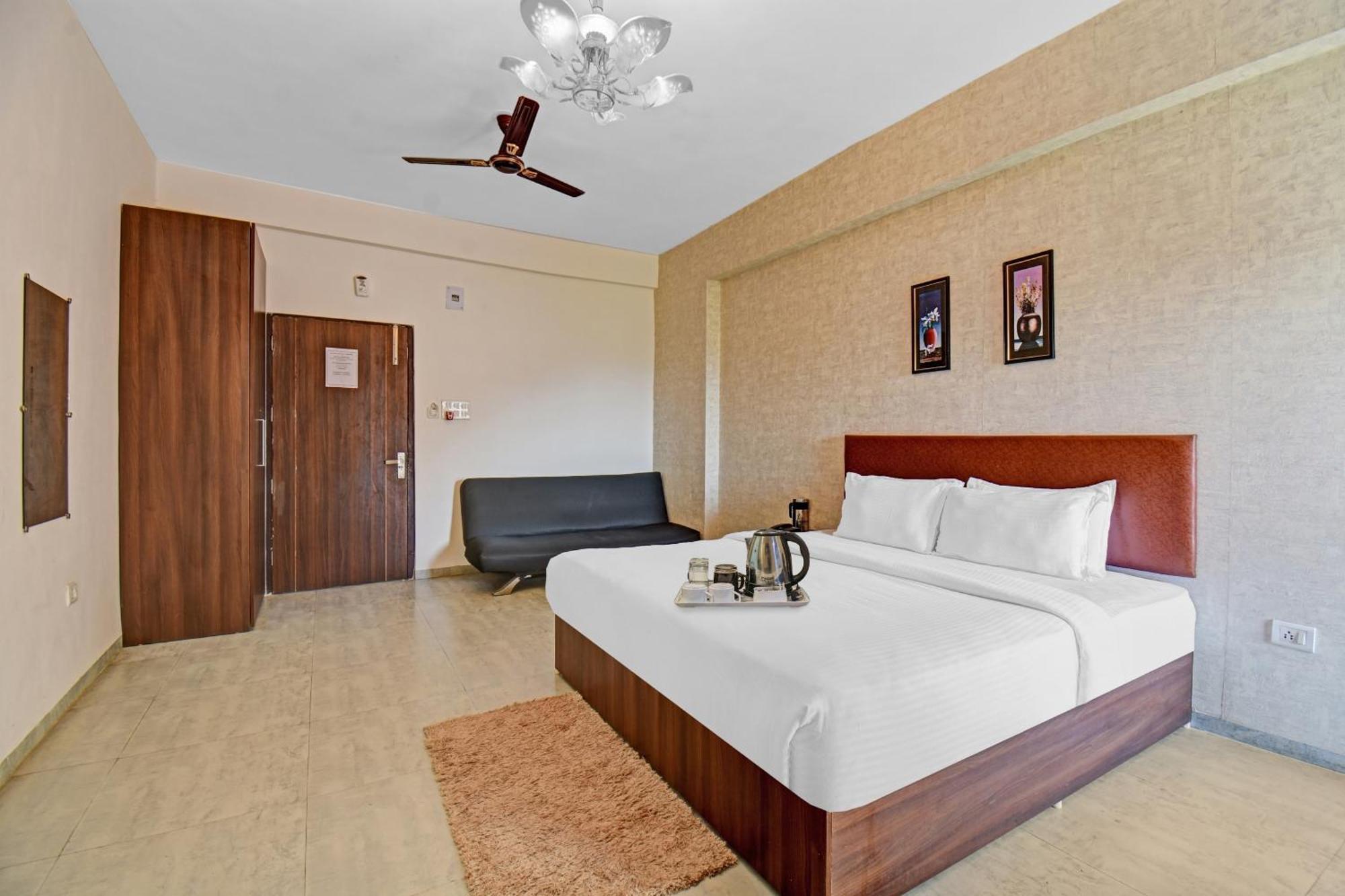 Townhouse Classio Suites Shirdi Bagian luar foto
